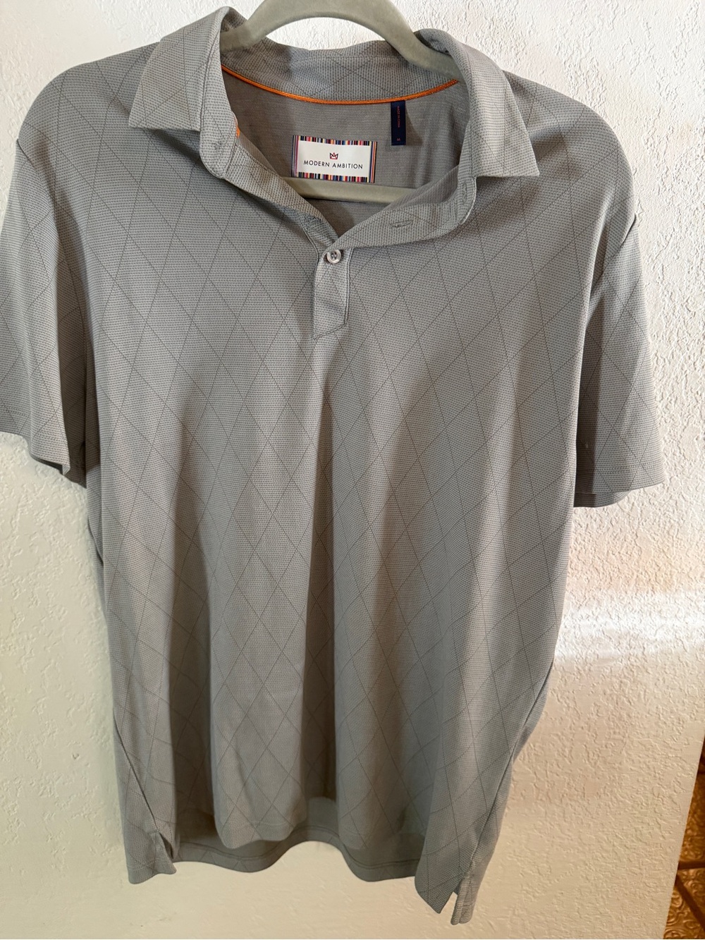 NWOT Modern Ambition Men's Light Gray Diamond-Print Polo Medium